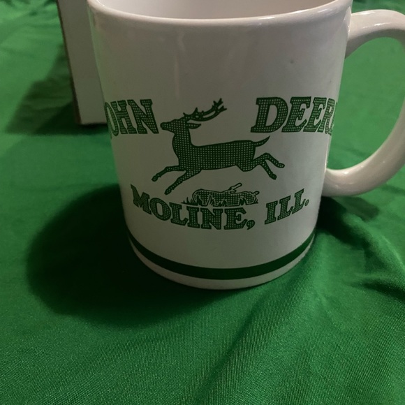 NEW JOHN DEERE FARM SCENE TRACTOR MUG W/BOX - Picture 9 of 11